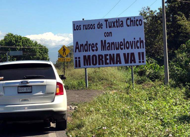 Una pancarta de apoyo a Andrés Manuel López Obrador, candidato de MORENA en México.(AGENCIA...
