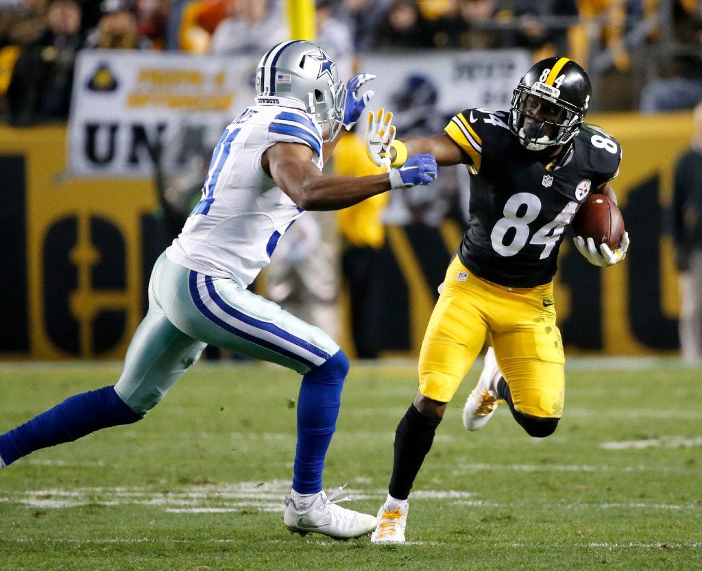 FILE - Pittsburgh Steelers wide receiver Antonio Brown (84) runs the ball against Dallas...