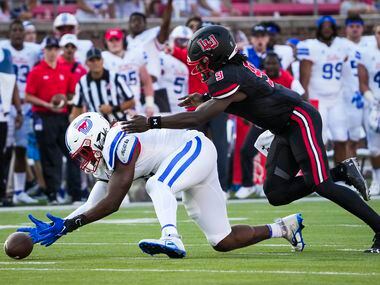 SMU defensive end Gary Wiley (3) recovers a fumble by Lamar Cardinals quarterback Mike...