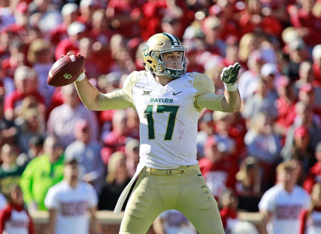 NORMAN, OK - NOVEMBER 12:  Quarterback Seth Russell #17 of the Baylor Bears looks to throw...