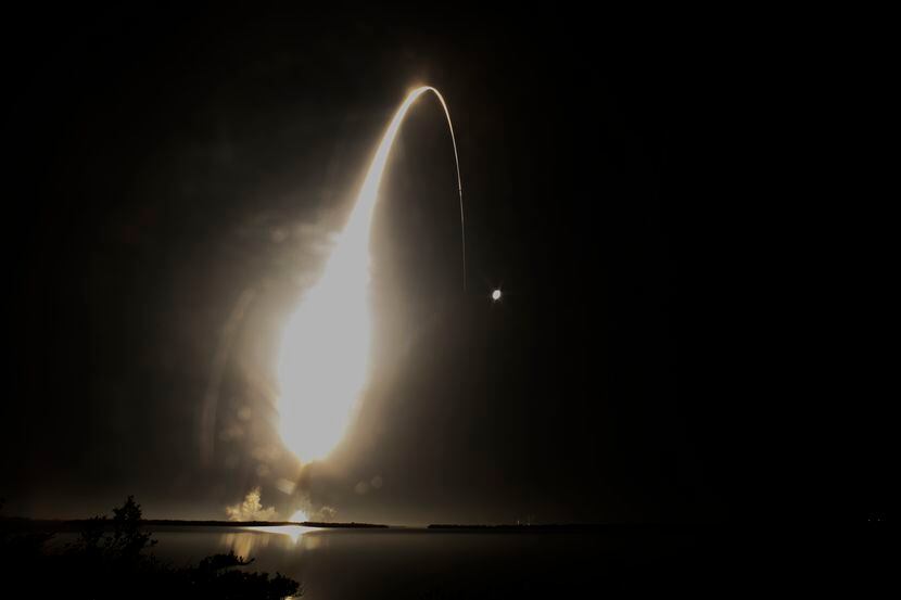 El nuevo cohete lunar de la NASA despega del Centro Espacial Kennedy, el miércoles el 16 de...