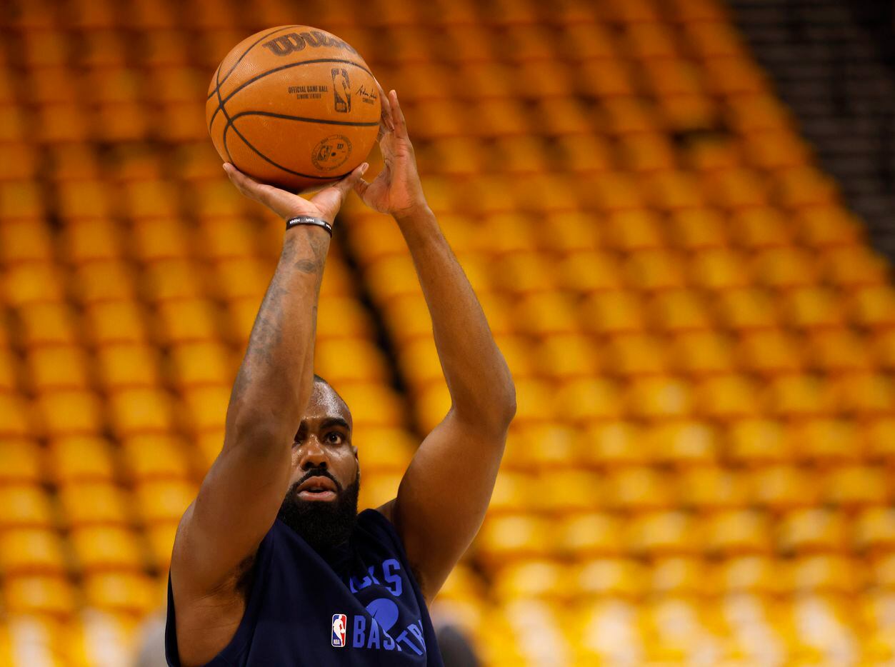 Dallas Mavericks forward Tim Hardaway Jr. (11) works on shooting free throws during warmups...