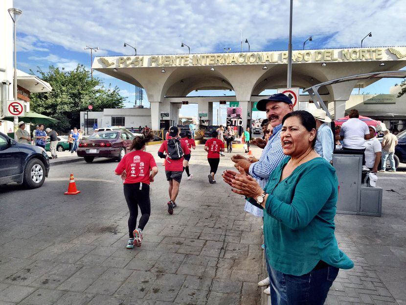 
Well-wishers clapped Saturday as runners sprinted along Avenida Juárez in Ciudad Juárez on...