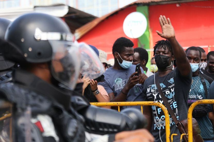 La Guardia Nacional de México detuvo el paso de un grupo de migrantes de Haiti en Chiapas.