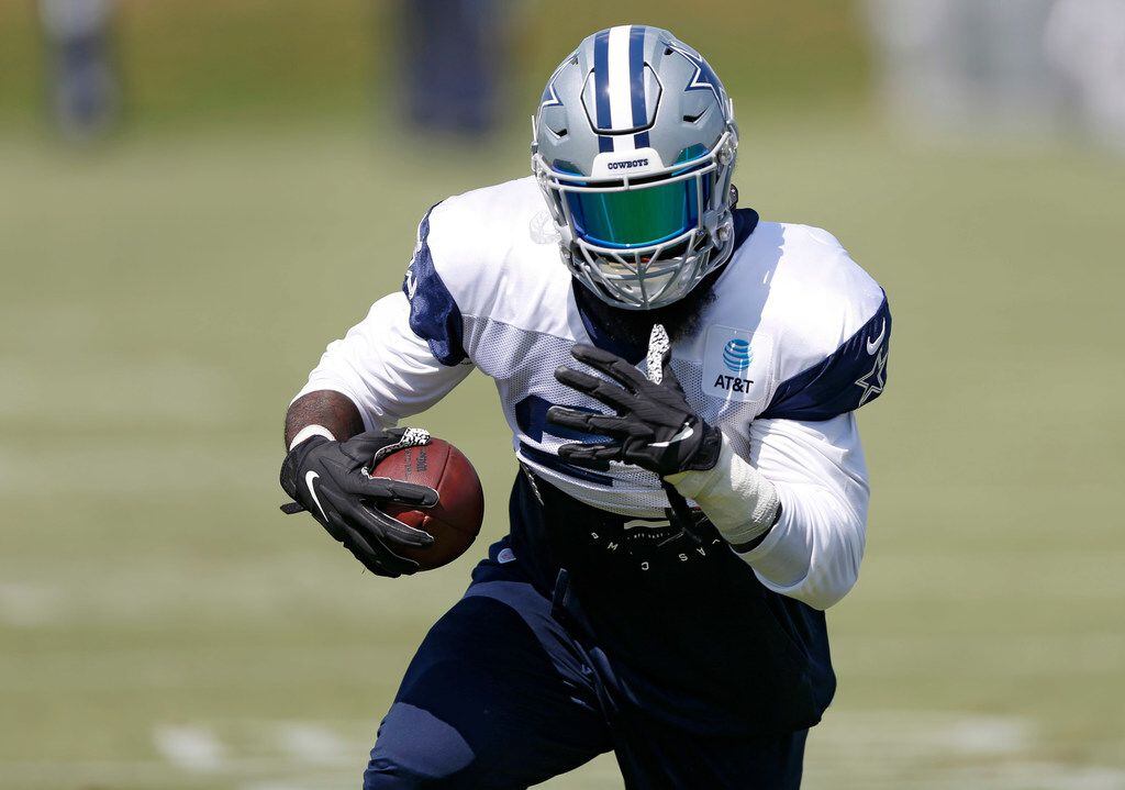 Dallas Cowboys running back Ezekiel Elliott (21) runs up the field during practice at The...