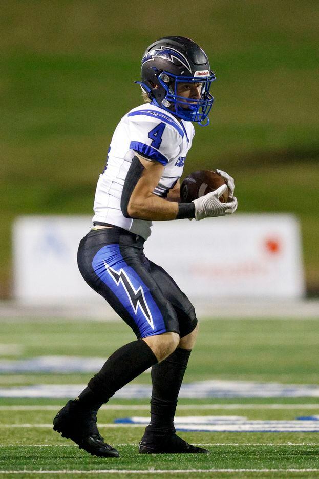 Dallas Christian wide receiver Austin Ellis (4) catches a pass during the second half of the...