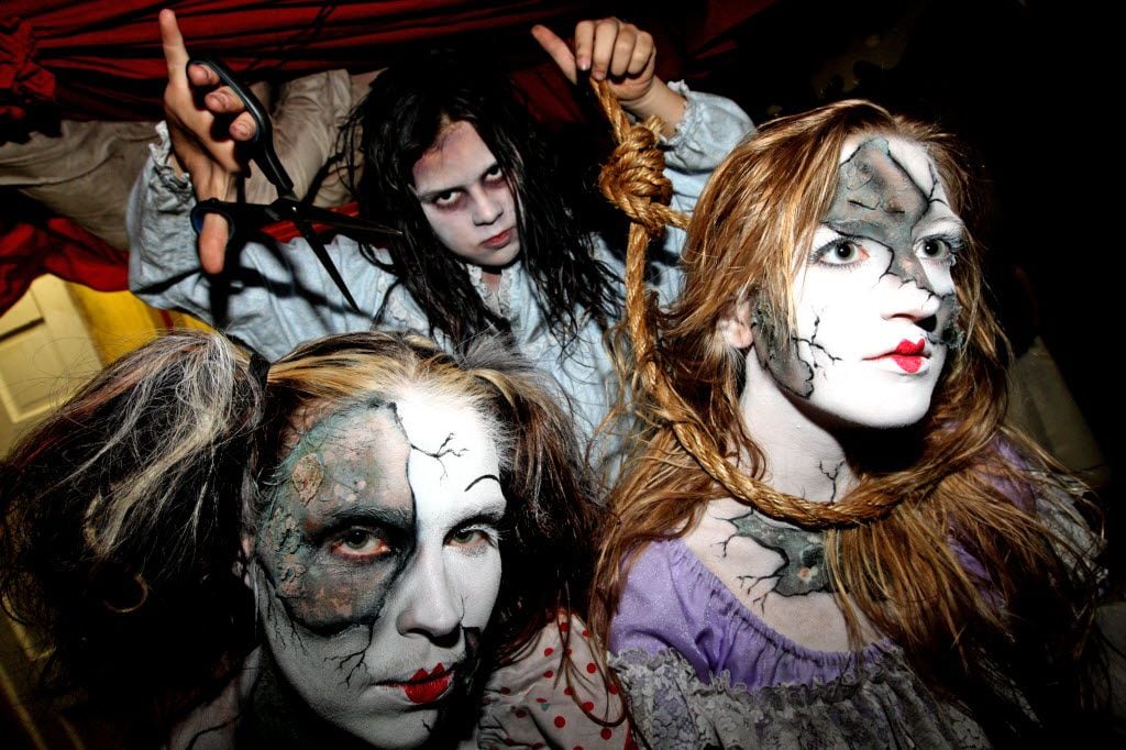 Cutting Edge Haunted House features plenty of creepy characters.