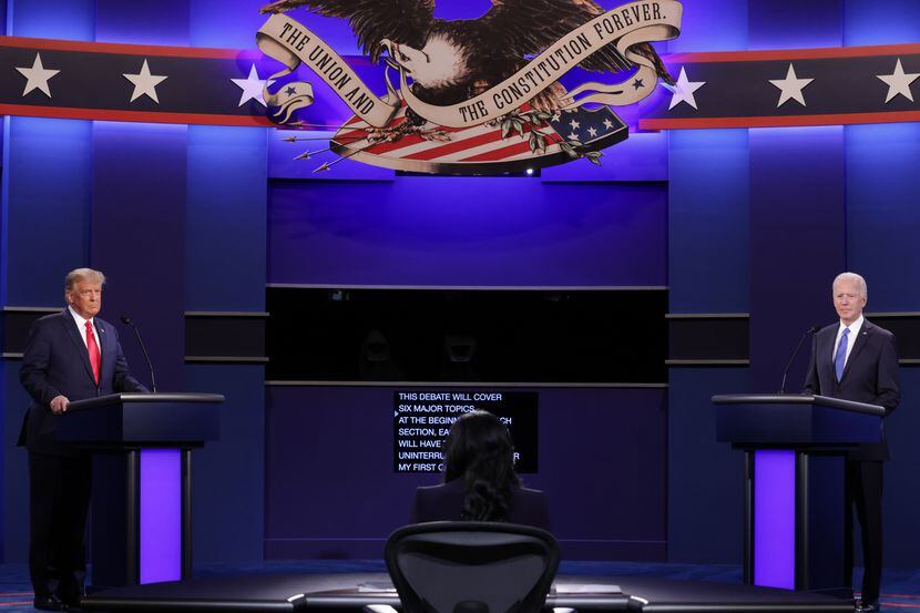 Donald Trump (izq.) en el debate presidencial ante Joe Biden para las elecciones de 2020,...
