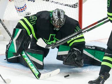 Dallas Stars goaltender Scott Wedgewood (41) makes a save during the second period of an NHL...