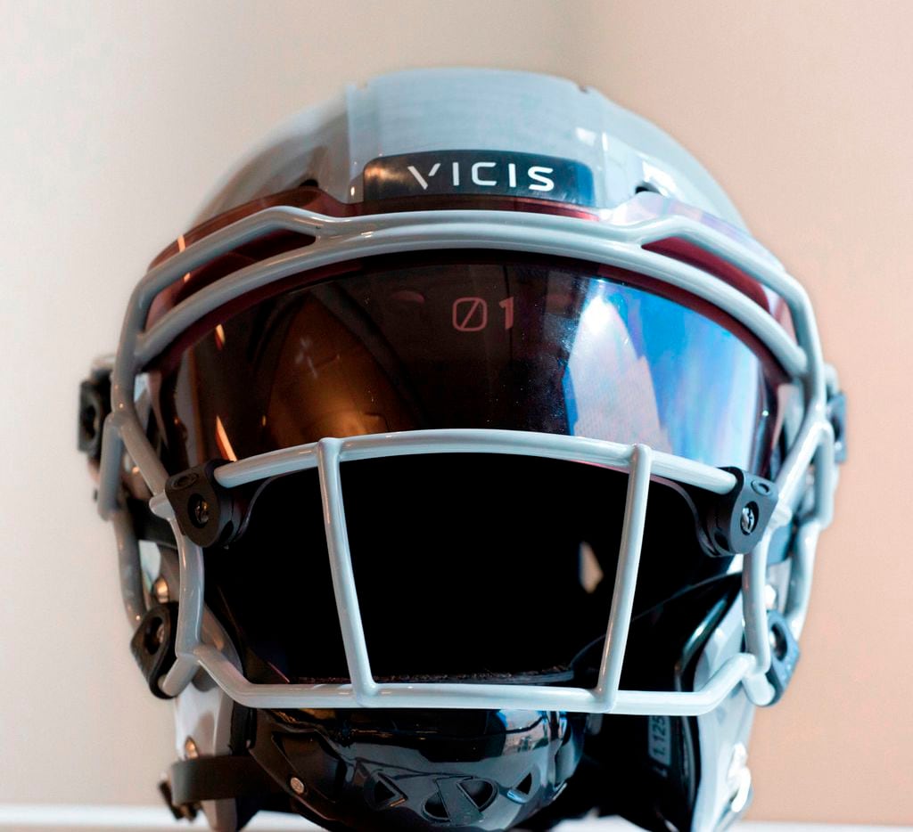 La imagen de archivo del 11 de septiembre de 2017 muestra un casco VICIS Zero1 en exhibición...