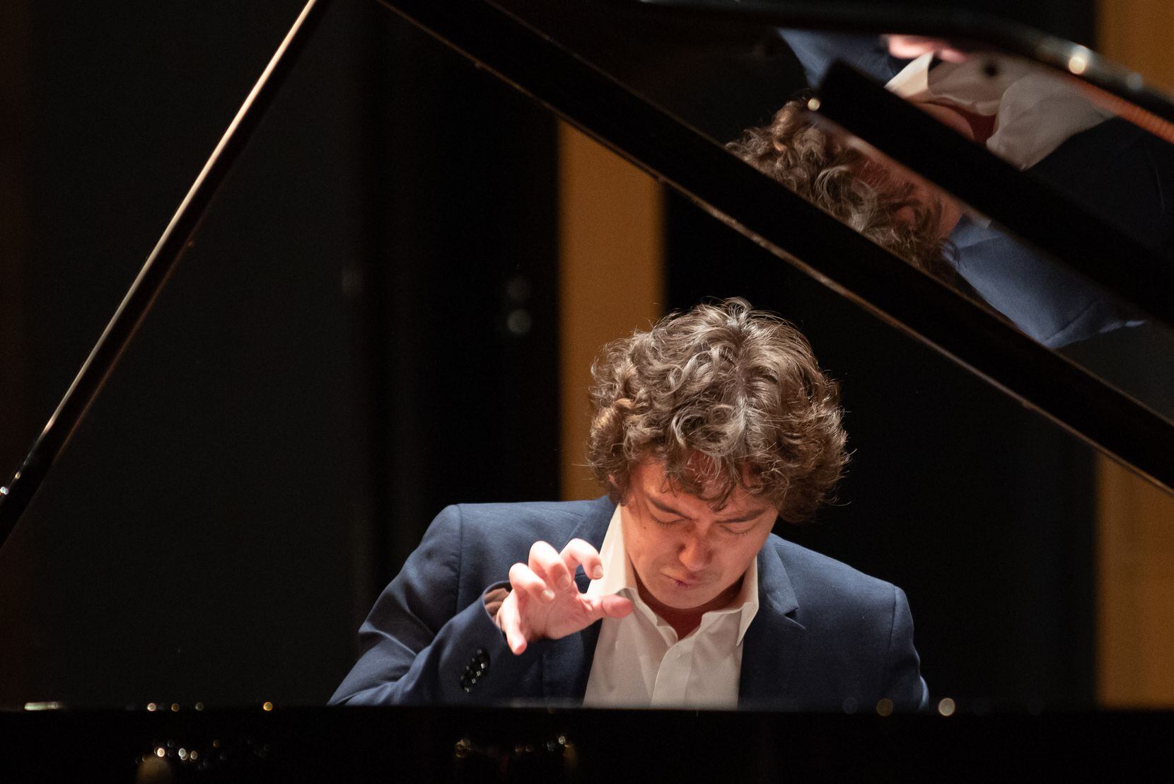 Alexander Agate and the Dallas Chamber Symphony perform Prokofiev's First Piano Concerto...