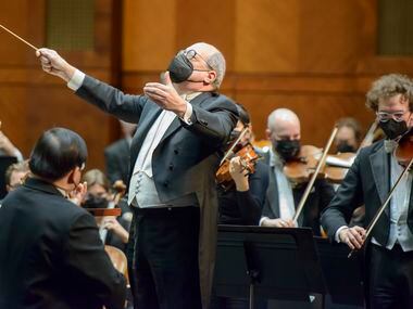 Robert Spano conducts the Fort Worth Symphony Orchestra in the Star-Spangled Banner prior to performing Mozart's Violin Concerto No. 5 in A Major with violinist Randall Goosby on January 14, 2022 at Bass Performance Hall in Fort Worth, Texas.
