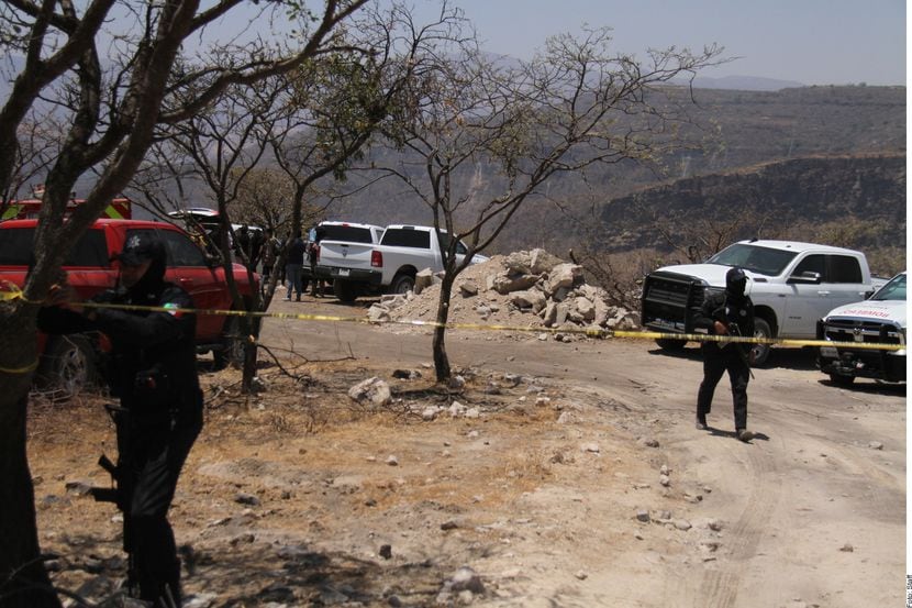 Agentes estatales de Jalisco encuentran bolsas con restos humanos en un barranco en Zapopan,...