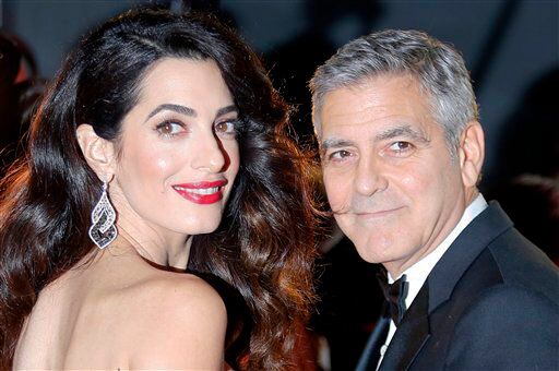 En esta foto del 24 de febrero del 2017, el actor George Clooney y su esposa, la abogada de...