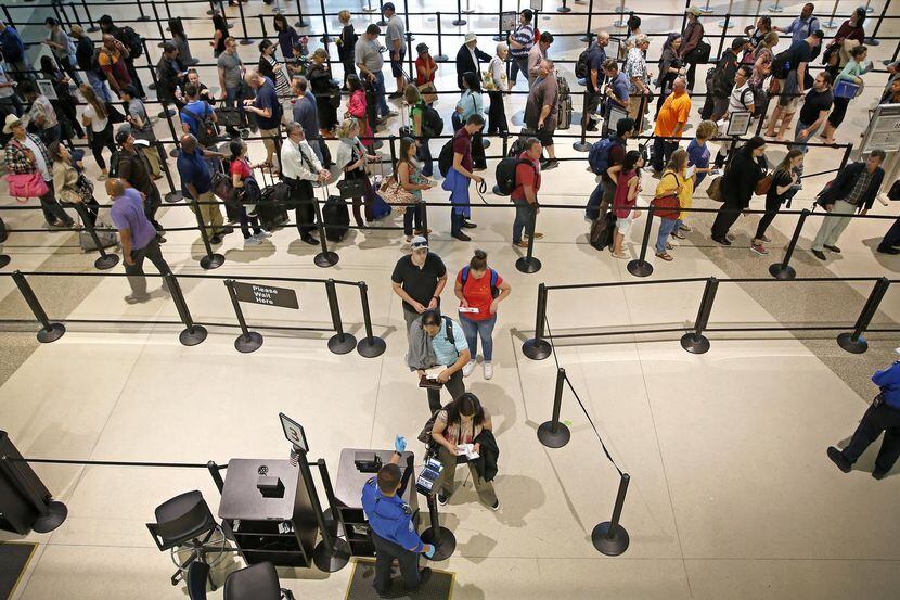 La línea de seguridad en el Aeropuerto Love Field, en Dallas.(JAE S. LEE)

