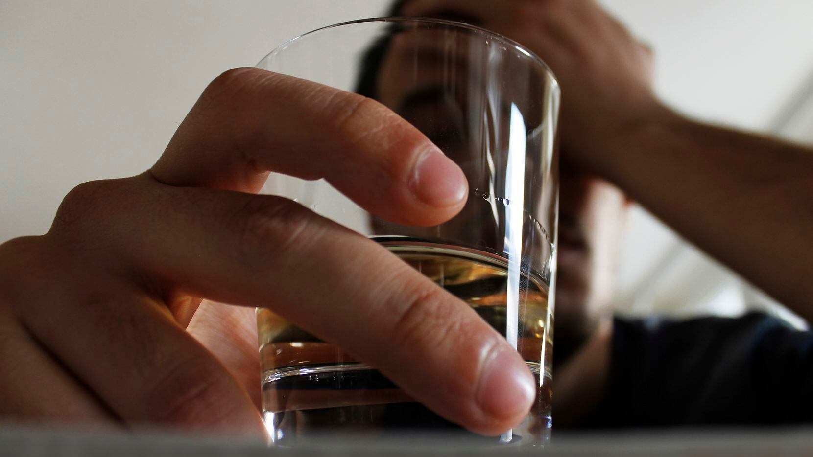 El consumo de alcohol se ha disparado desde que comenzaron las cuarentenas en Estados Unidos.