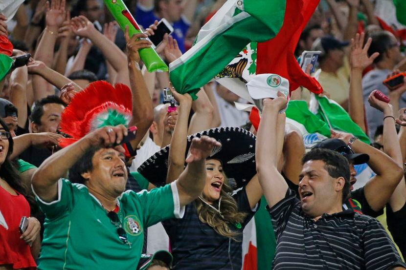 Fans de México en el AT&T Stadium de Arlington / Fotos: DMN
