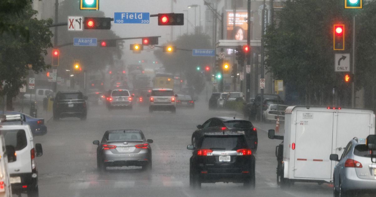 D-FW under severe thunderstorm watch until noon as quick-moving storm hits region