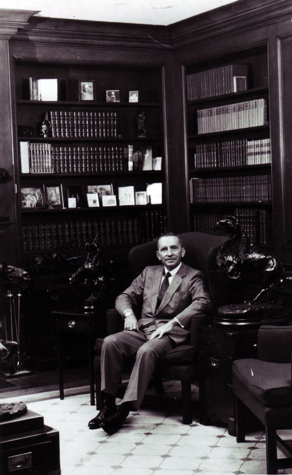 H. Ross Perot in the chairman's office at Electronic Data Systems in Dallas.