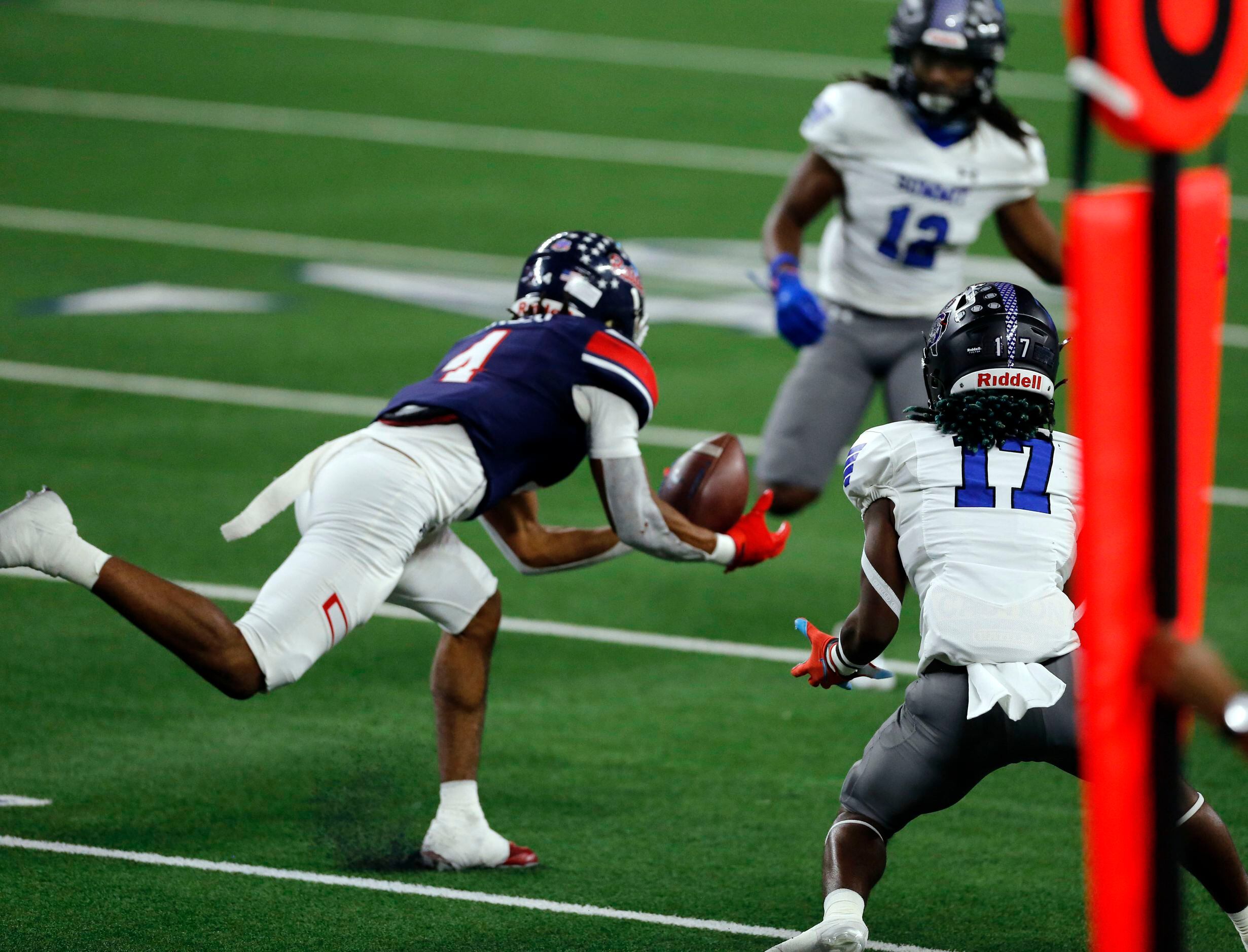 Denton Ryan’s Ty Marsh (4) intercepts a pass in front of Mansfield Summit’s D’szarion Brown...