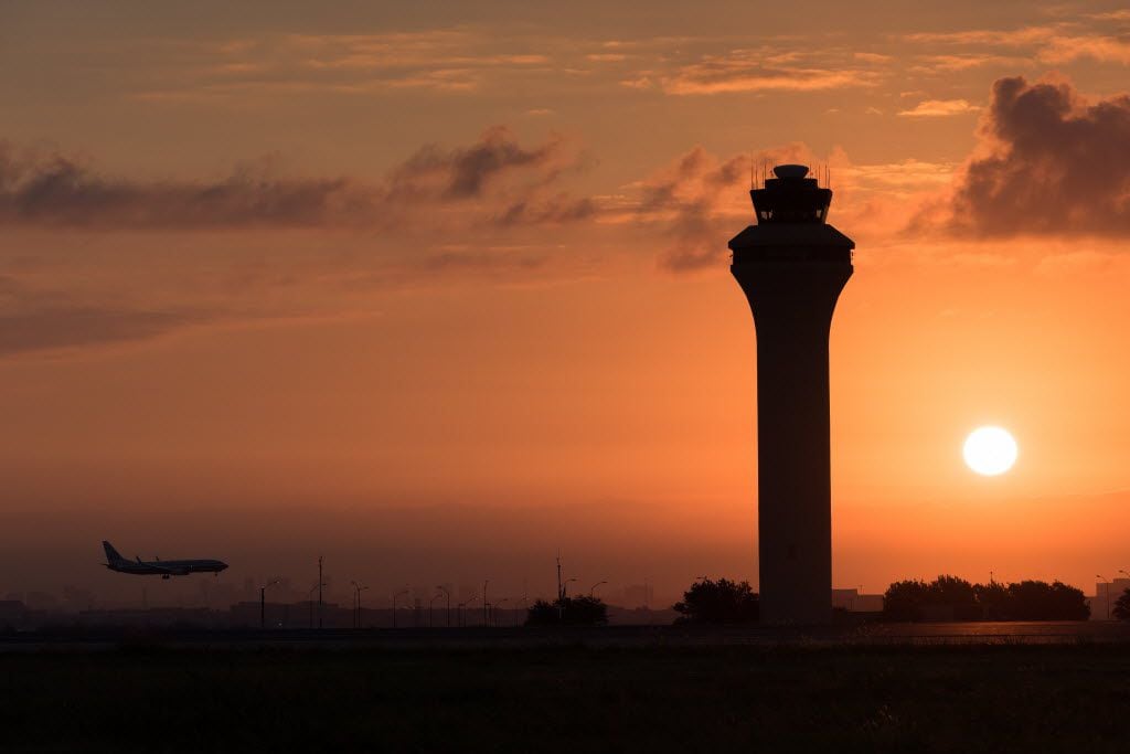 An airline comes in for a landing at Dallas/Fort Worth International Airport. (D/FW Airport)
