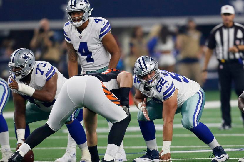 Dak Prescott (4) y los Cowboys sumaron su quinta derrota de la temporada al caer el lunes...