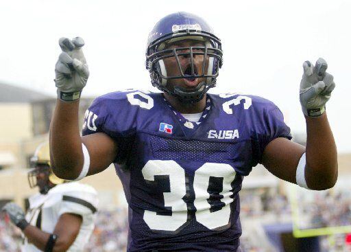ORG XMIT: *S183FE182* (9/20/030 Vanderbilt at TCU Football -- TCU's Lonta Hobbs gives the Horned Frogs hand signal after scoring in the first half of their game at Amon Carter Stadium Saturday September 20, 2003.  
12282003xSports
