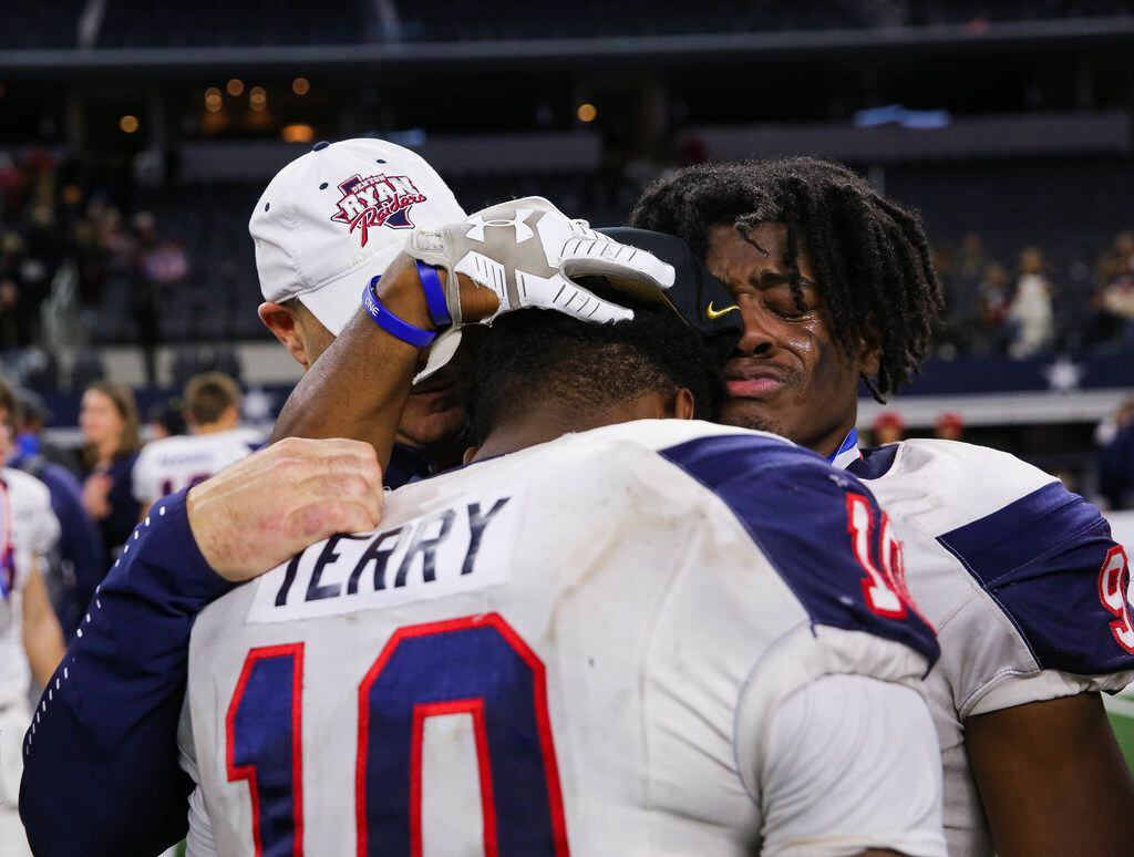 Denton Ryan reacts to losing a Class 5A Division I state championship game against Alvin...