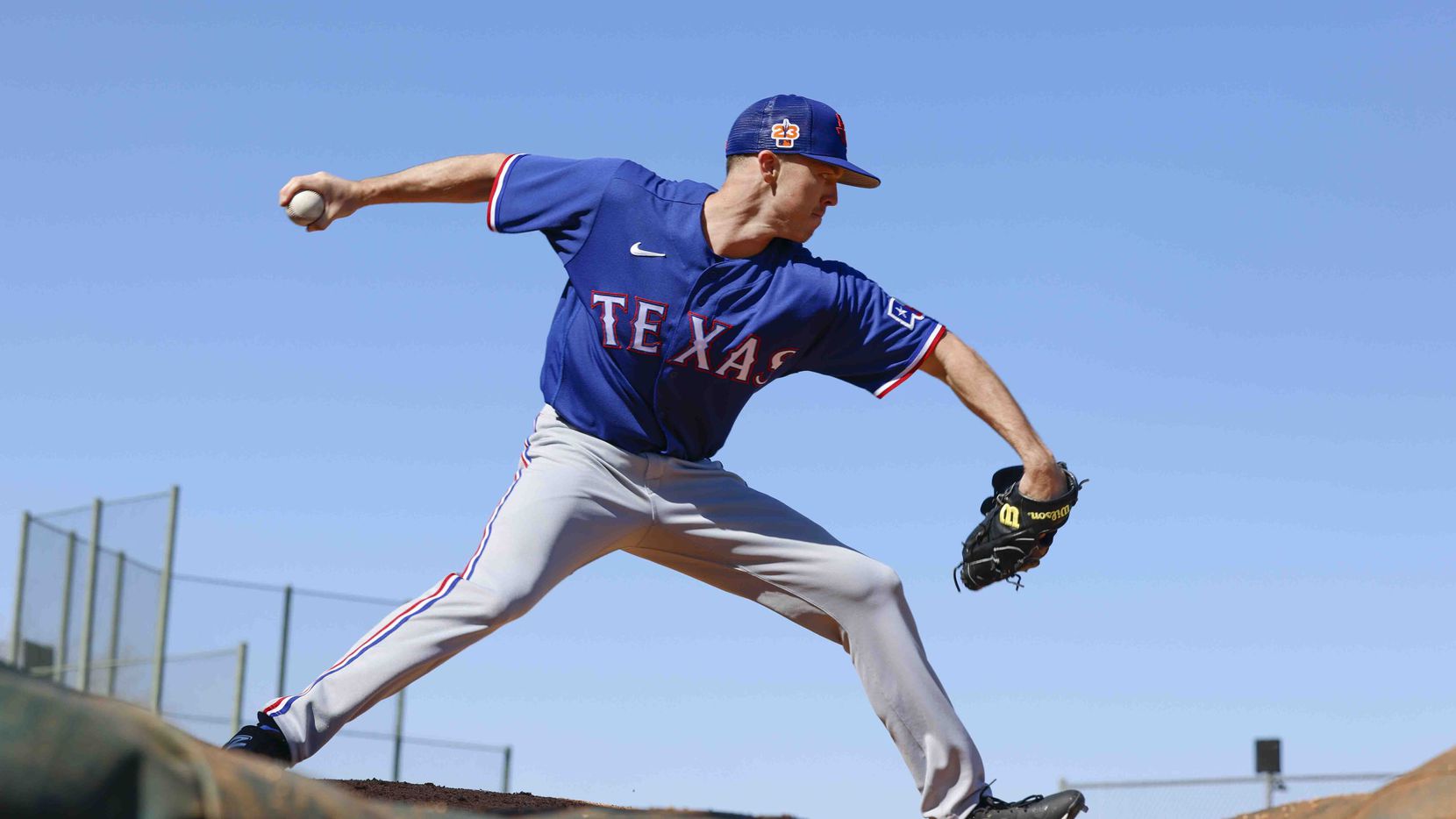 Side-arming RP Chase Lee and 4 other dark horses who could make Rangers'  big-league roster