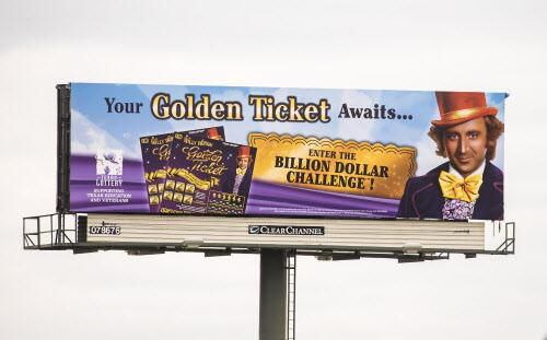 La Lotería de Texas promueve su nuevo juego Willy Wonka Golden Ticket.  ——-  Un boleto de...