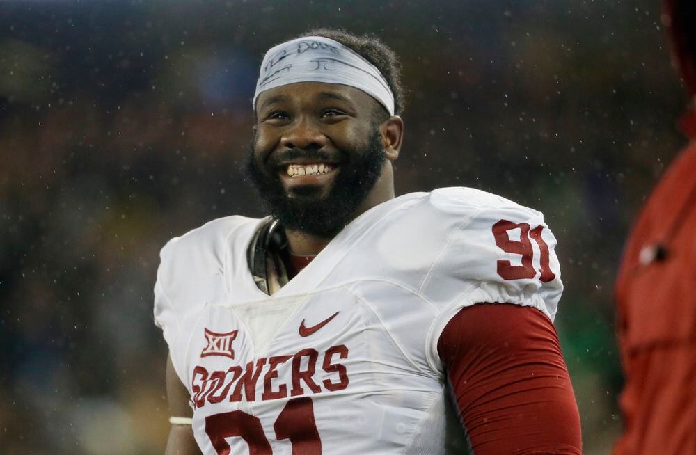 Oklahoma defensive end Charles Tapper (91) watches play against Baylor from the sideline during an NCAA college football game Saturday, Nov. 14, 2015, in Waco, Texas. (AP Photo/Tony Gutierrez)