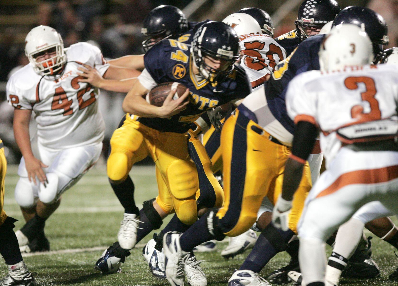 ORG XMIT: *S0421538720* Highland Park running back Michael Thatcher (CQ, #24) rushes against...