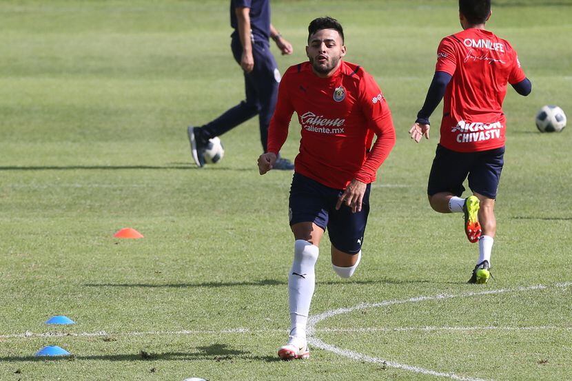 Alexis Vega está listo para reaparecer con Chivas de Guadalajara en el Clásico contra las...
