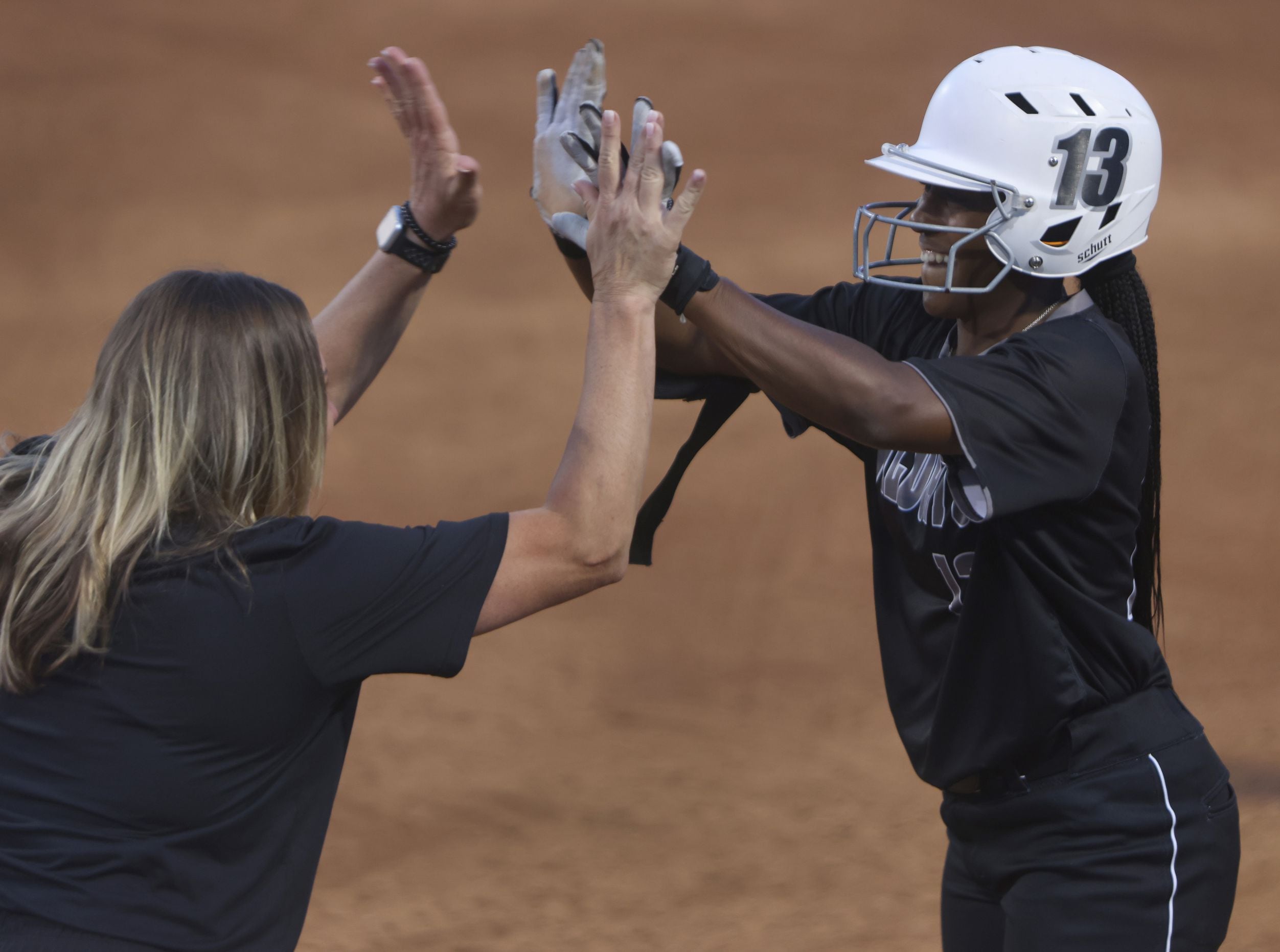 Texas Longhorns Baseball: WATCH: Longhorns Catcher Hoffart Suspended After  In-Game Drinking Incident - Sports Illustrated Texas Longhorns News,  Analysis and More