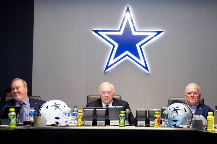From left, Dallas Cowboys head coach Mike McCarthy, owner and general manager Jerry Jones...
