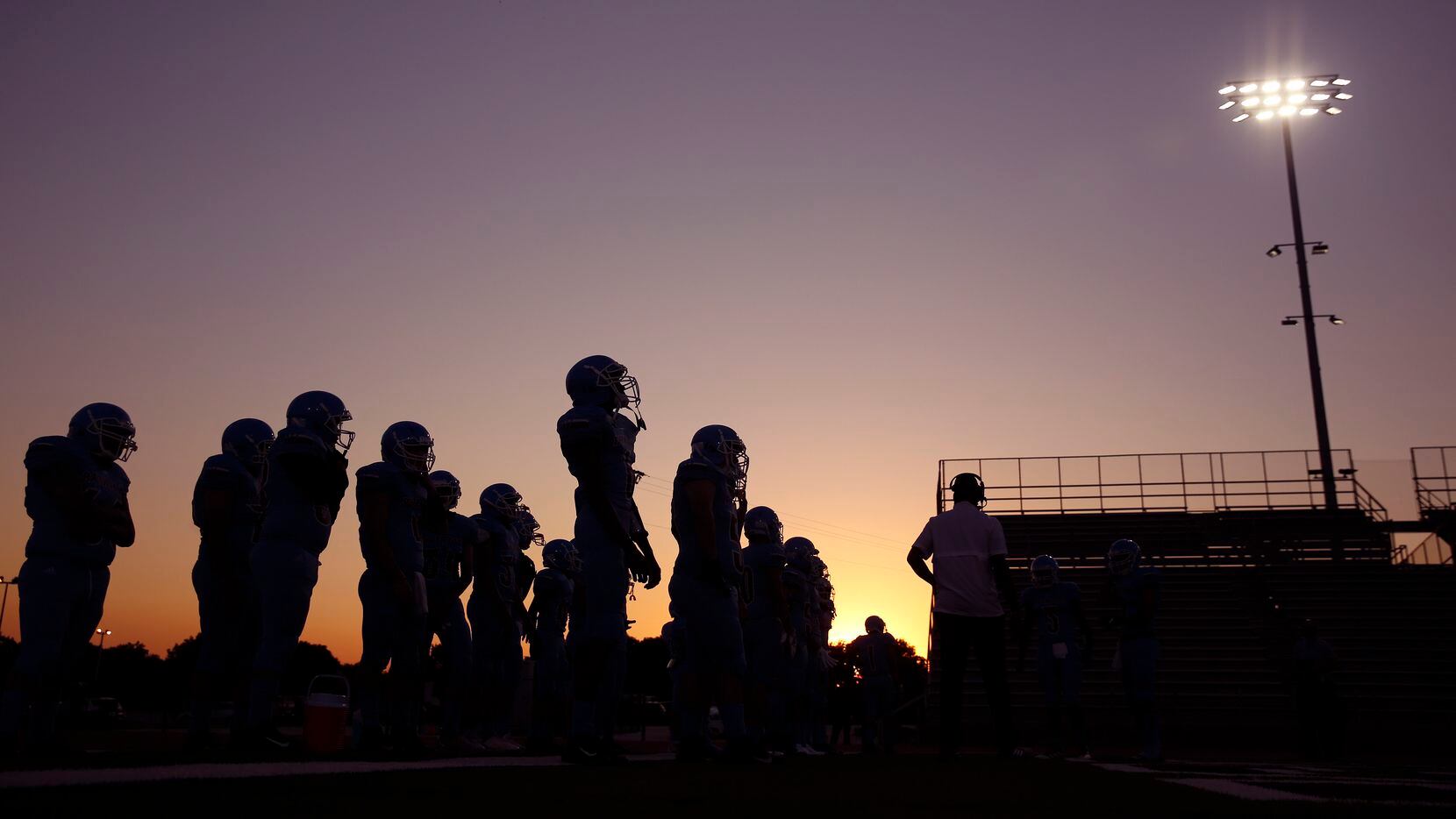 Supreme Court sides with HS coach who sought to pray after game