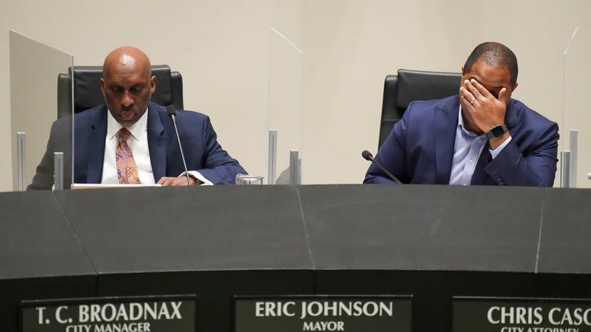 Power struggle between Dallas mayor and manager is silly noise