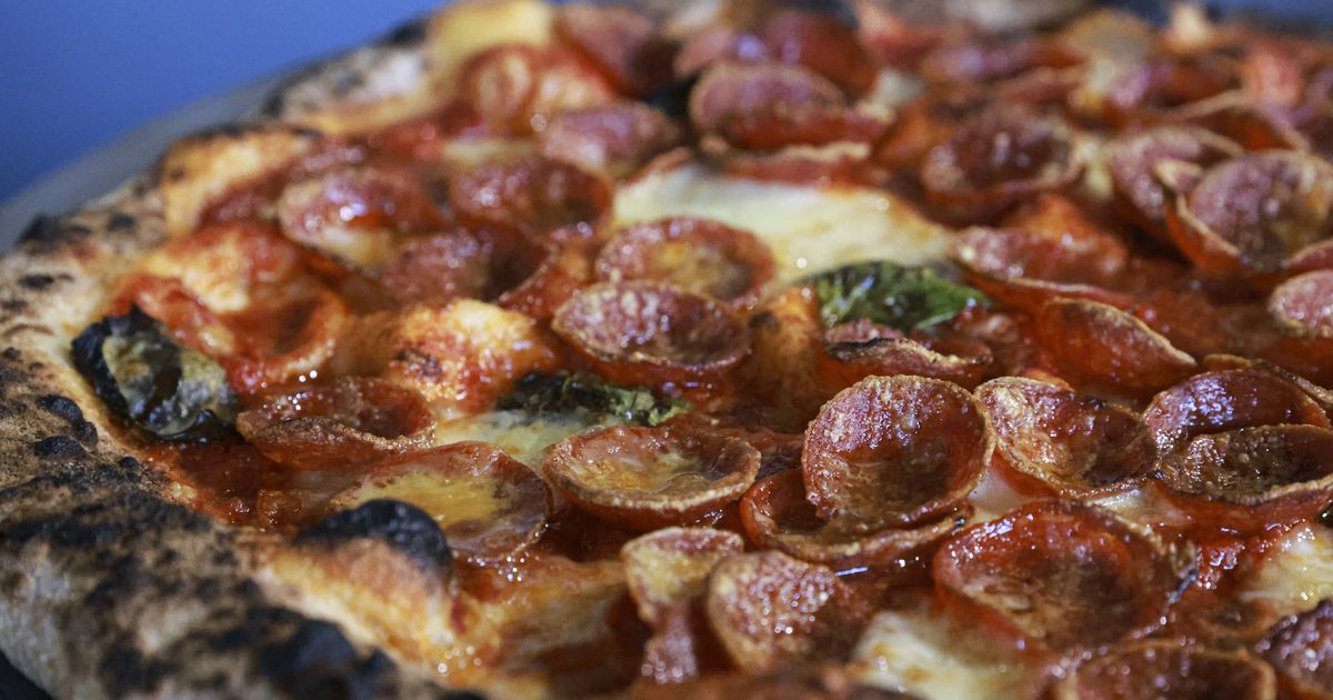 Inside Pizzana, la pizzeria più famosa di Dallas, apre da anni