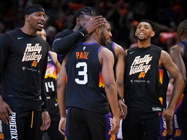 Phoenix Suns guard Chris Paul (3) celebrates with teammates after the Dallas Mavericks...