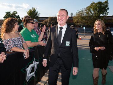 Former Dallas Stars player Jere Lehtinen greets fans as he arrives for the Stars' Hall of...