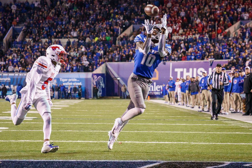 Memphis wide receiver Damonte Coxie (10) hauls in a 24-yard touchdown pass as SMU cornerback...
