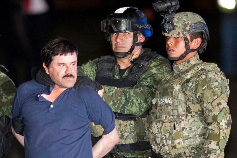 Efectivos del ejército y la marina mexicana obligan al jefe narcotraficante mexicano Joaquín...