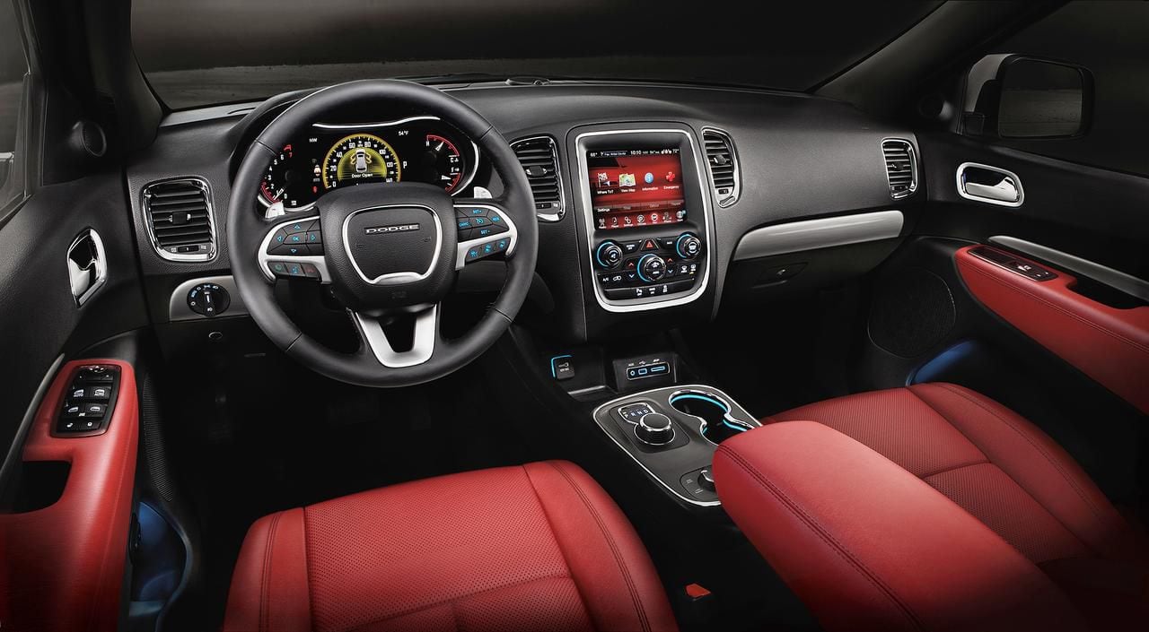 El interior de un modelo de la camioneta Dodge Durango 2016.(CORTESIA CHRYSLER FIAT)
