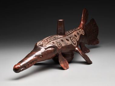 A batah kuhuh alligator gar fish effigy bottle, a contemporary Native American piece, is...