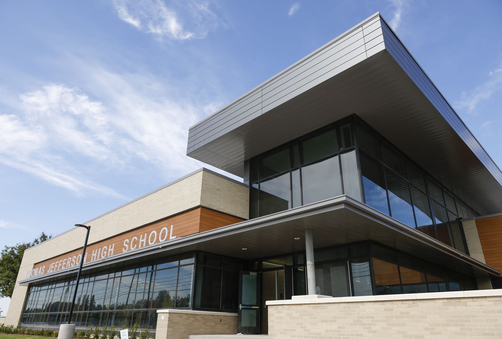Dallas ISD unveils new Thomas Jefferson High School campus Jan. 9
