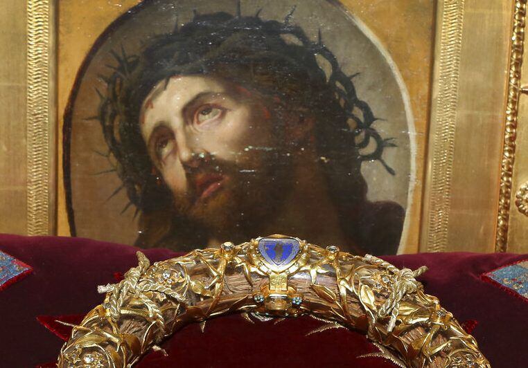 La Corona de Espinas, una reliquia que estaba en la Catedral de Notre Dame en París y que...