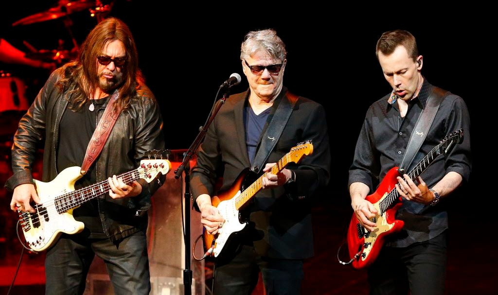 Steve Miller plays blues classics, trades riffs with Jimmie Vaughan in D-FW  show