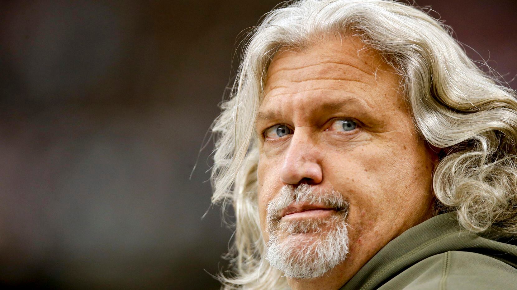 Is ex-Cowboys coordinator Rob Ryan's long hair keeping him from getting an  NFL head coaching job?