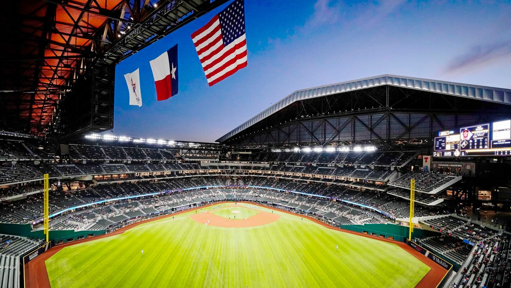 Los Rangers de Texas recibirán aficionados en el Globe Life Field de Arlington para sus...