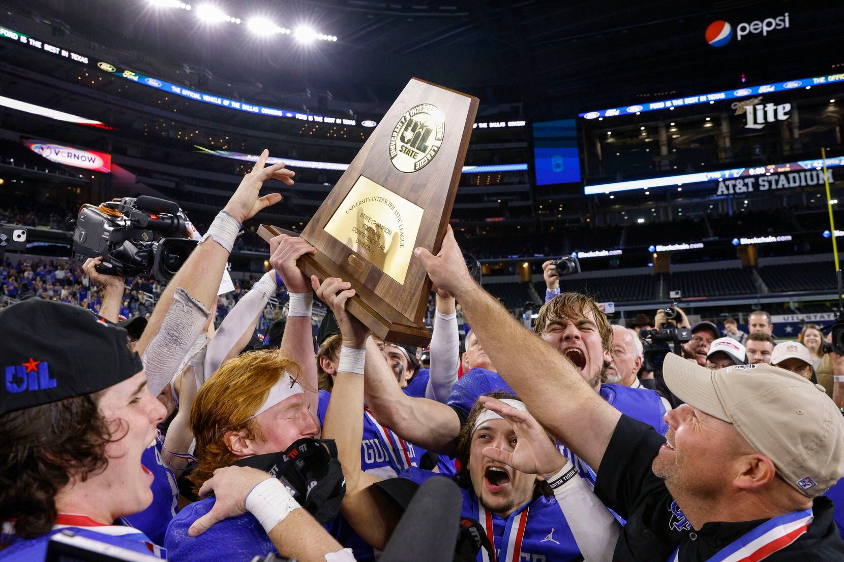 How to watch, buy tickets for 2022 UIL football state championship